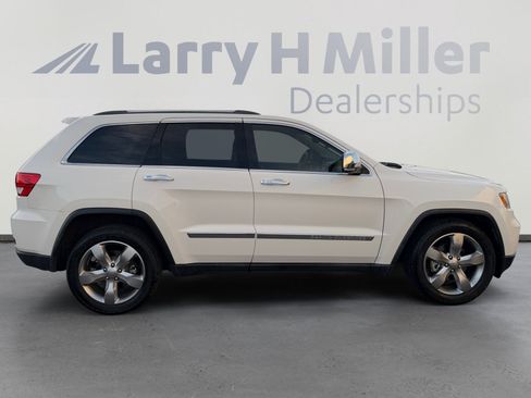 Used 2012 Jeep Grand Cherokee Overland w/ Trailer Tow Group RWD image 6