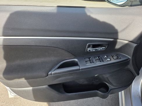 Used 2011 Mitsubishi Outlander Sport SE image 7