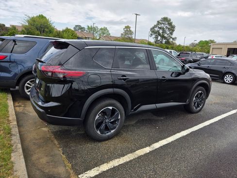 Used 2025 Nissan Rogue SV image 9