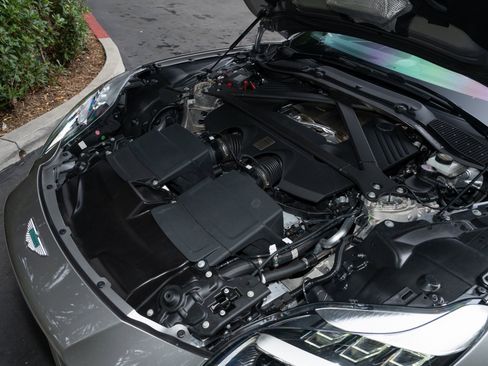 Used 2025 Aston Martin DB12 Convertible image 14