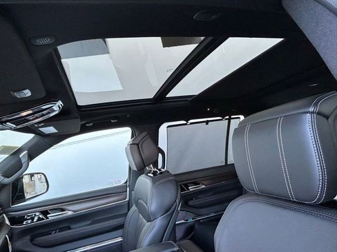 Used 2024 Jeep Grand Wagoneer Series I image 8