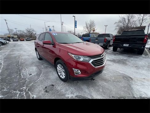 Used 2019 Chevrolet Equinox LT w/ Driver Convenience Package image 2