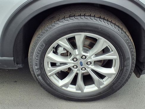 Used 2024 Ford Explorer XLT w/ Equipment Group 202A AWD/4WD image 31
