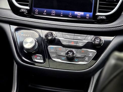 Used 2022 Chrysler Pacifica Limited w/ S Appearance Package FWD image 21