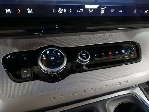 New 2025 Ford Expedition Active image 17