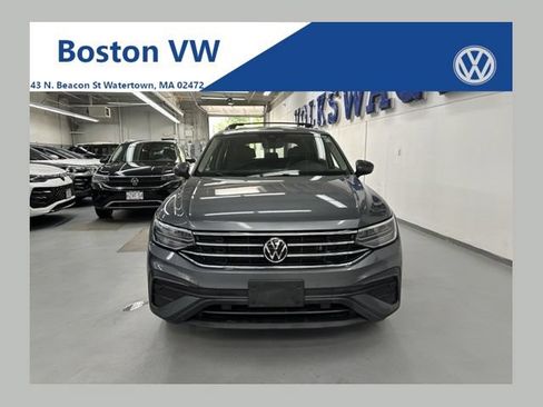 Used 2023 Volkswagen Tiguan SE AWD/4WD image 1