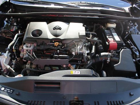 Used 2018 Toyota Camry XLE FWD image 50