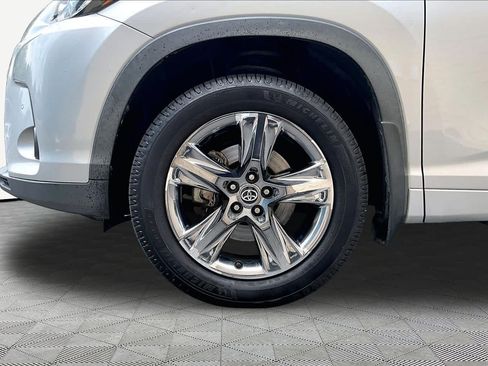 Used 2017 Toyota Highlander Limited Platinum AWD/4WD image 11