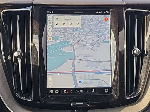 Certified 2025 Volvo XC60 B5 Plus image 7