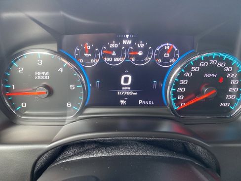 Used 2018 Chevrolet Suburban Premier image 34