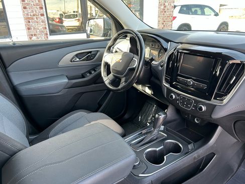 Used 2020 Chevrolet Traverse LT image 9