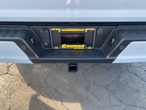 Used 2022 Ford F150 Lariat w/ Equipment Group 502A High AWD/4WD image 4