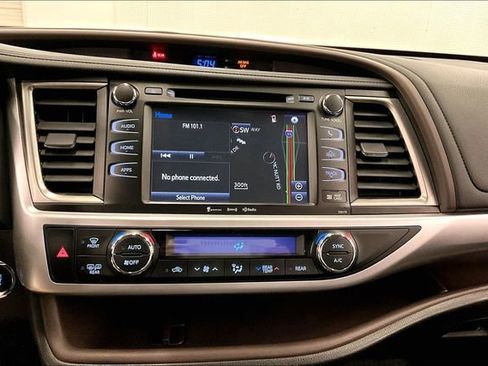 Used 2018 Toyota Highlander XLE AWD/4WD image 31