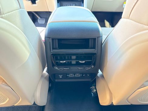 New 2025 Jeep Grand Cherokee Limited AWD/4WD image 17