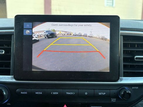 Used 2023 Hyundai Venue SEL image 27