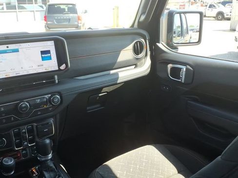 Used 2026 Jeep Gladiator Mojave AWD/4WD image 13