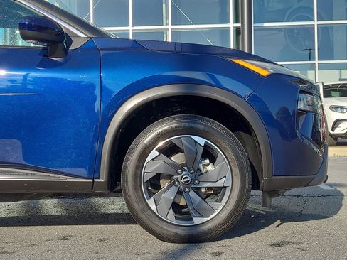 Used 2024 Nissan Rogue SV FWD image 9