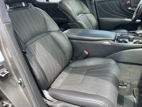 Used 2021 Lexus LS 500 w/ Interior Upgrade Package RWD image 27