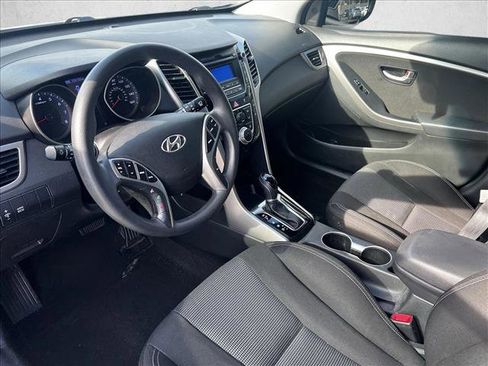 Used 2017 Hyundai Elantra GT image 9