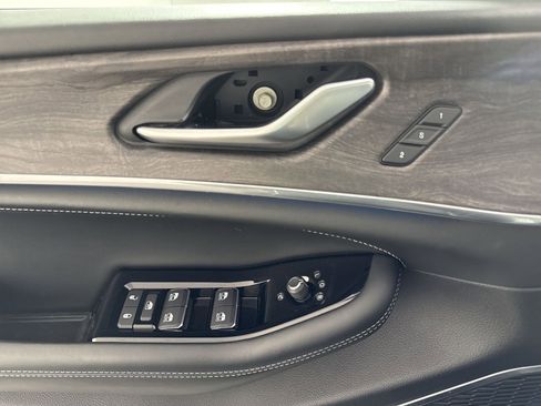 Used 2023 Jeep Grand Cherokee L Overland image 15