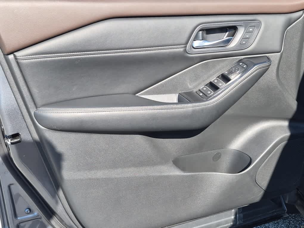 Used 2023 Nissan Rogue SL AWD/4WD image 9