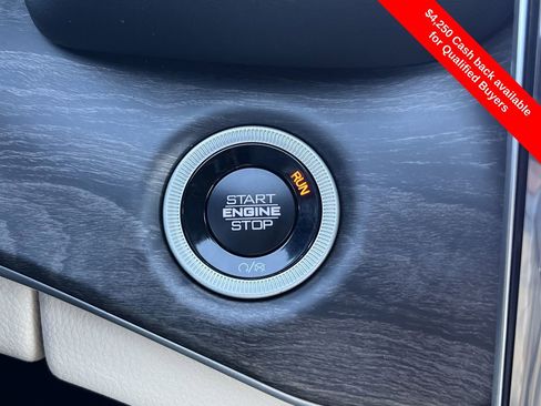 New 2025 Jeep Grand Cherokee Limited image 11