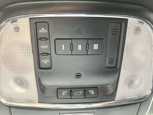 Used 2018 Jeep Grand Cherokee Limited image 26