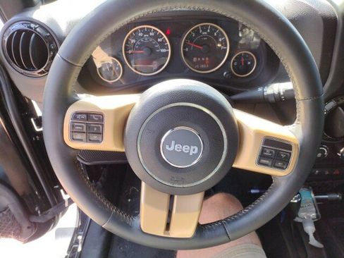 Used 2014 Jeep Wrangler Unlimited Sahara AWD/4WD image 18