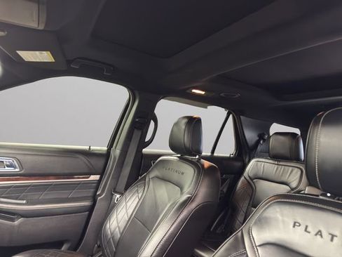 Used 2018 Ford Explorer Platinum image 23