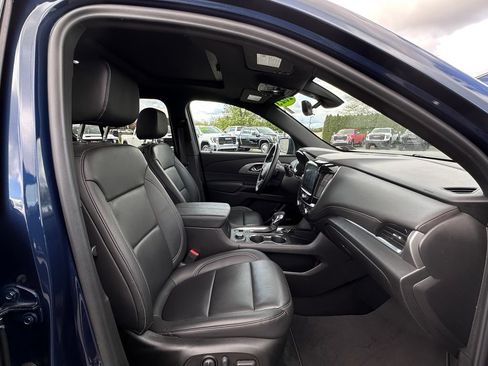 Used 2023 Chevrolet Traverse LT w/ LT Premium Package AWD/4WD image 12