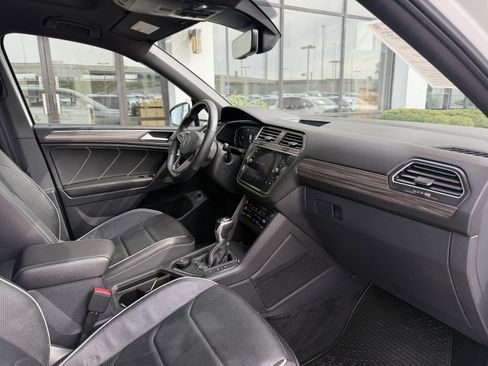 Used 2022 Volkswagen Tiguan SEL R-Line image 24