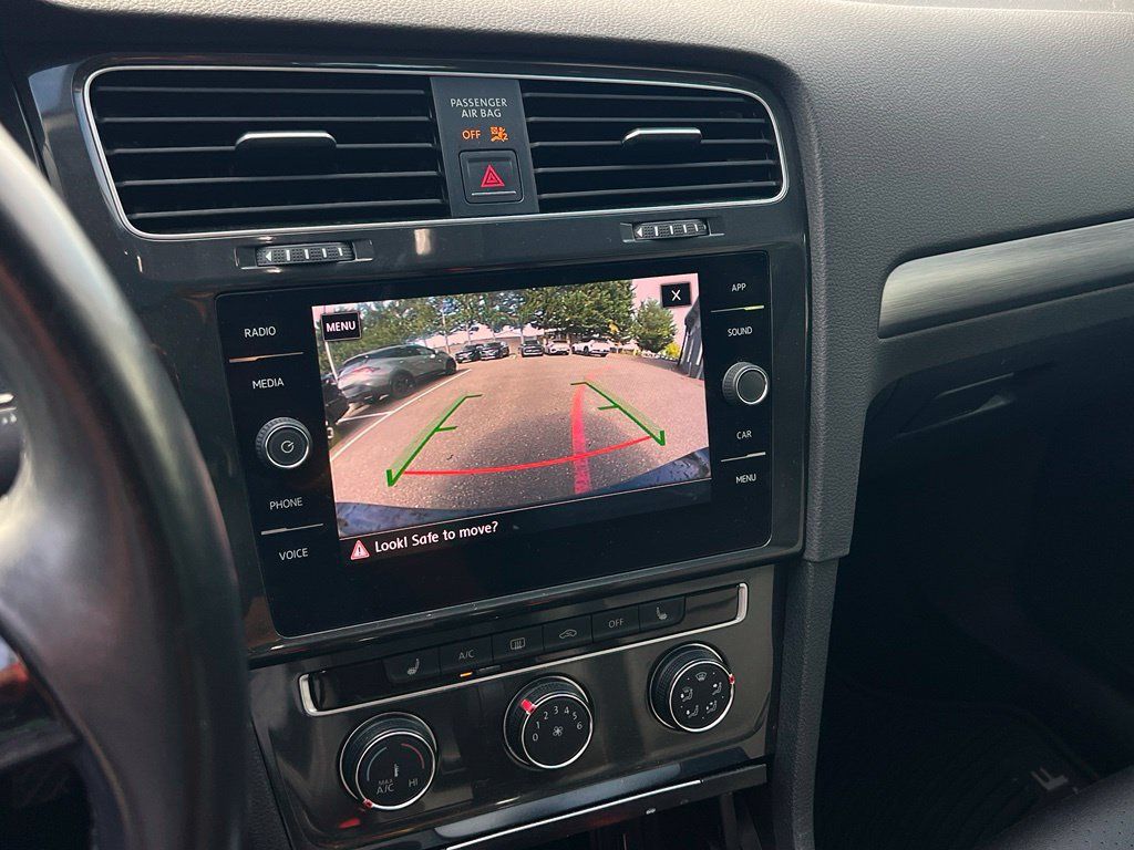 Used 2018 Volkswagen Golf SE FWD image 18