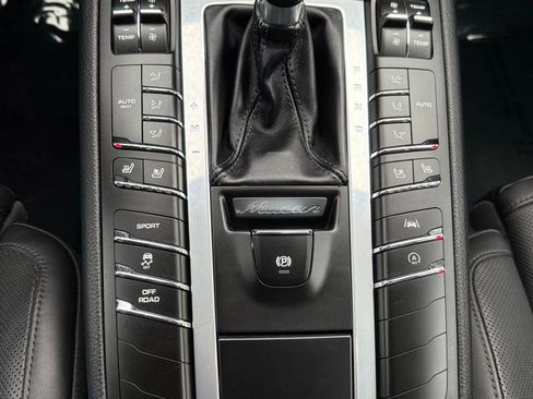 Used 2020 Porsche Macan S image 35