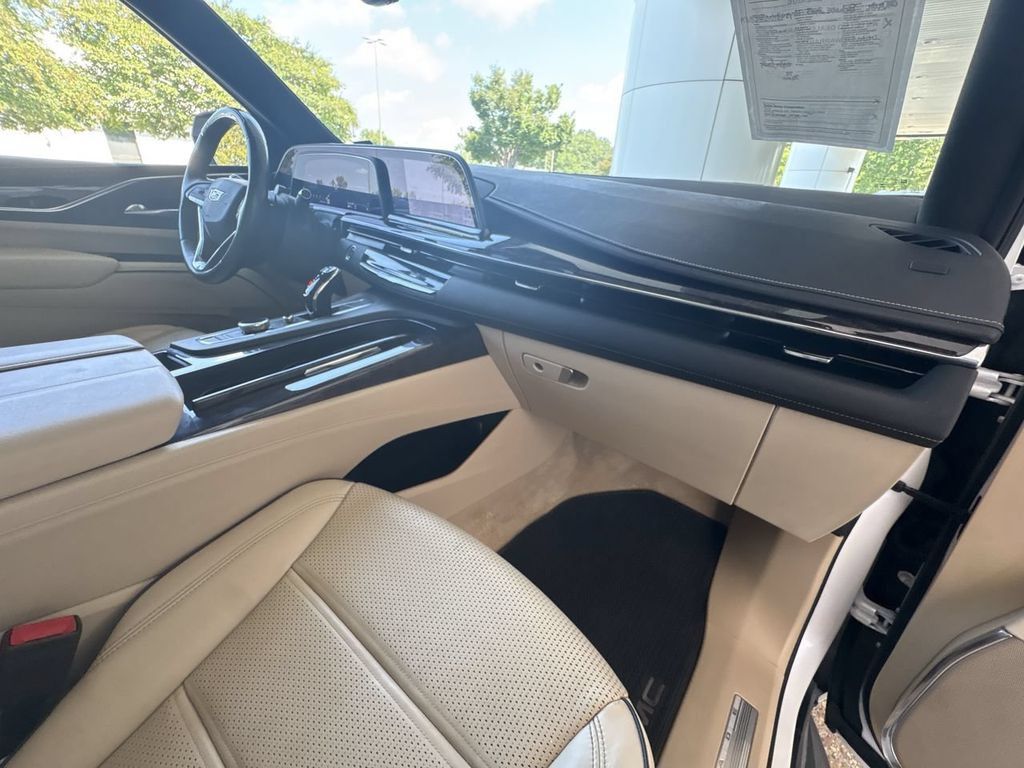 Certified 2023 Cadillac Escalade Premium Luxury w/ Performance Package AWD/4WD image 30