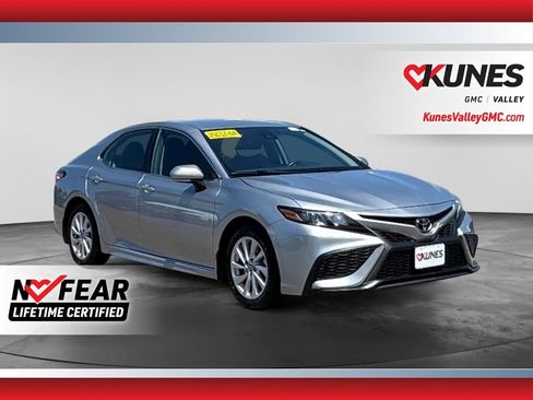 Used 2024 Toyota Camry SE FWD image 1