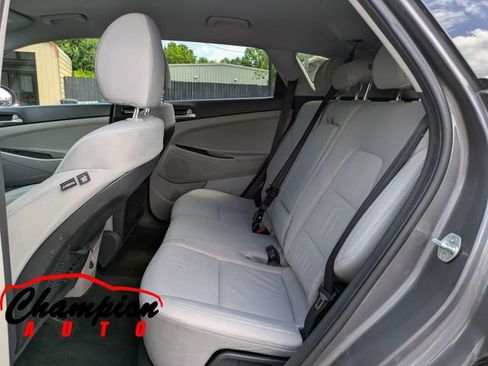 Used 2020 Hyundai Tucson SEL FWD image 17