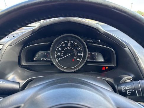 Used 2017 MAZDA MAZDA3 Touring w/ Popular Equipment Package FWD image 10