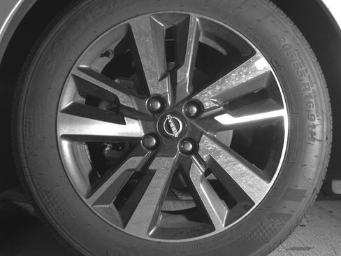 Used 2025 Nissan Versa SV FWD image 12