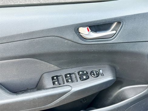 Used 2020 Hyundai Accent SE image 19