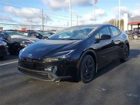 New 2026 Toyota Prius LE image 2