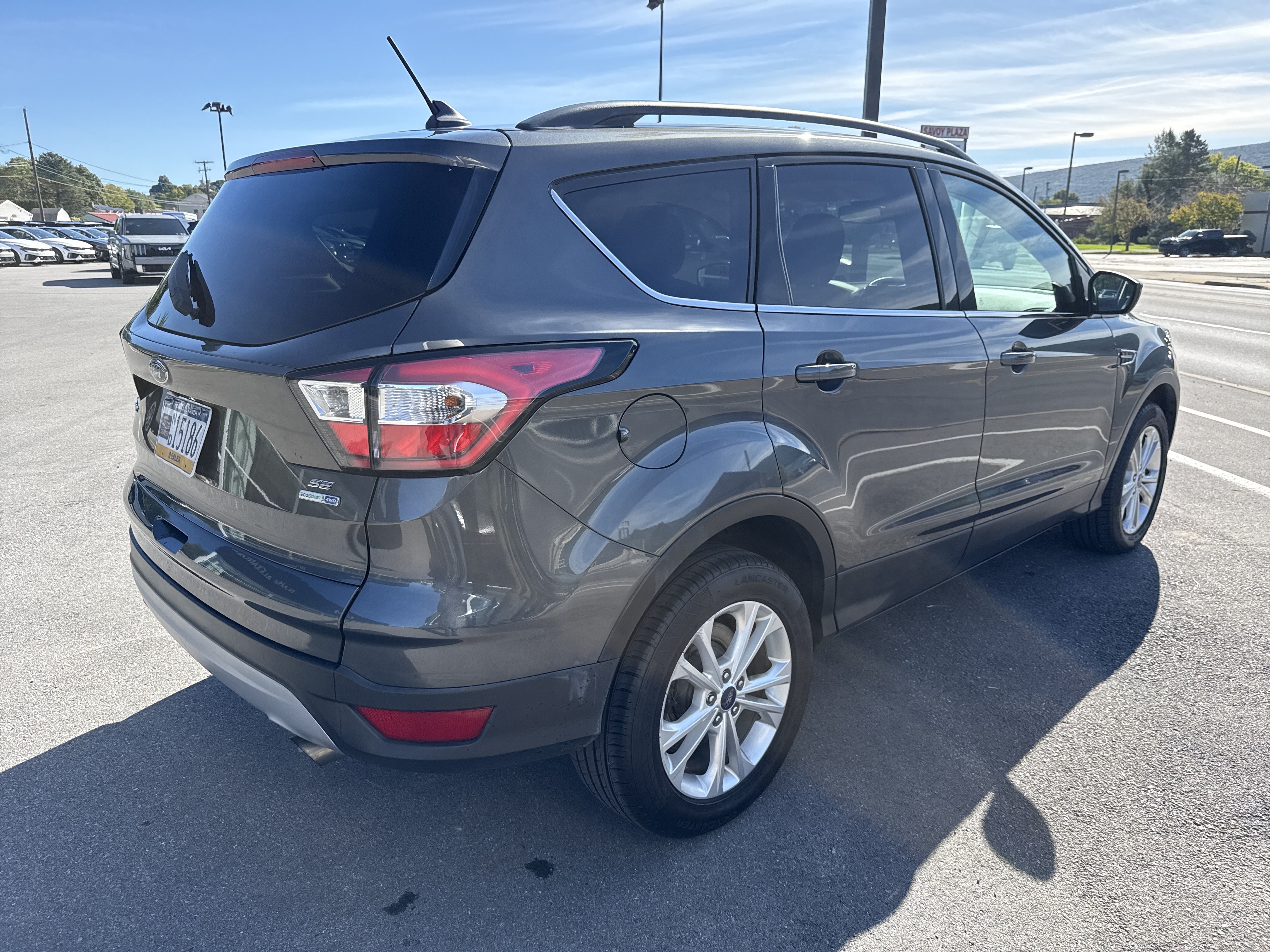 Used 2018 Ford Escape SE w/ Ford Safe & Smart Package AWD/4WD image 3