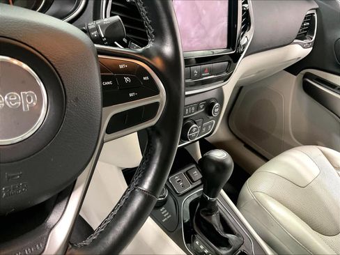 Used 2020 Jeep Cherokee Limited image 24