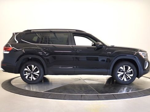 New 2026 Volkswagen Atlas SE image 2