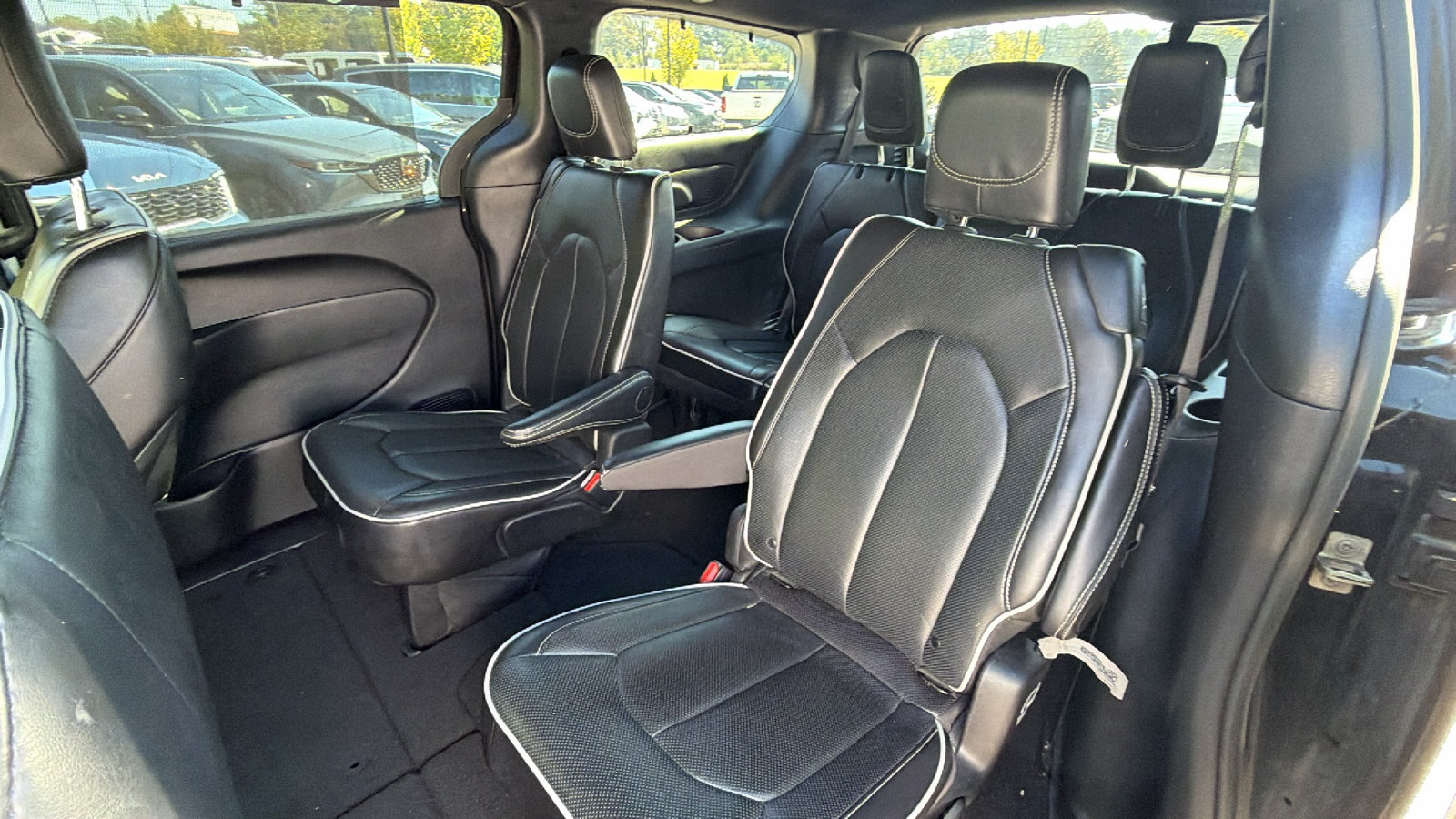 Used 2025 Chrysler Pacifica Limited FWD image 22
