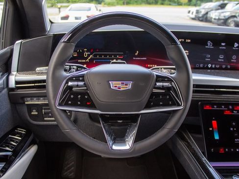 Used 2025 Cadillac Escalade V AWD/4WD image 14