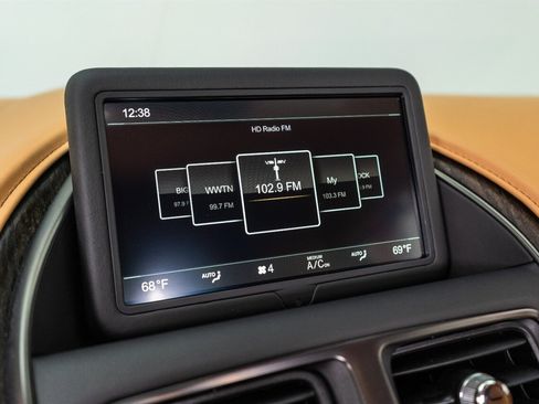 Used 2017 Aston Martin DB11 V12 RWD image 90