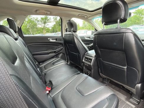 Used 2019 Ford Edge Titanium w/ Equipment Group 301A AWD/4WD image 31