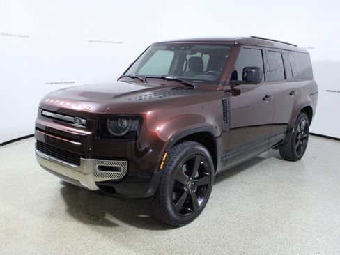 Used 2023 Land Rover Defender 130 S image 4