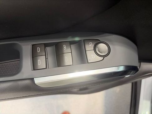 New 2027 Chevrolet Traverse LT w/ Driver Confidence Package FWD image 9