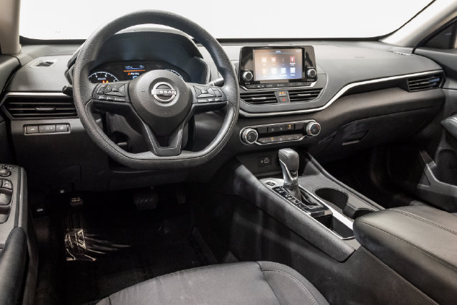 Used 2024 Nissan Altima 2.5 S FWD image 9